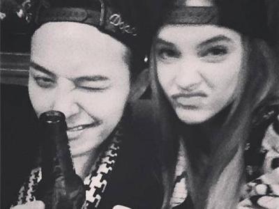 Foto dengan G-Dragon, Barbara Palvin Kenakan Batik